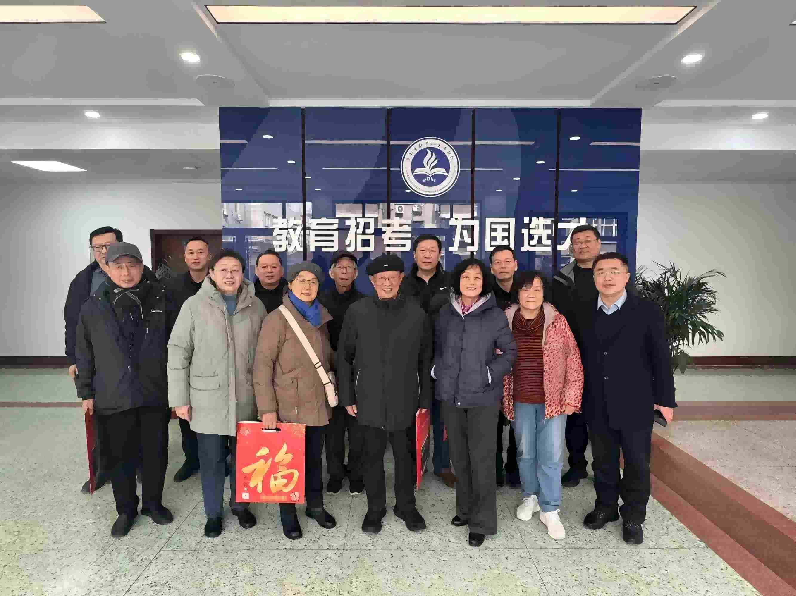 赓续荣光共谋新篇——我院组织离退休支部主题党日活动暨老干部座谈会